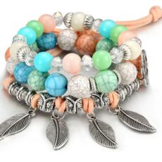 Värviliste pärlite ja hõbedaste lehtedega käevõru