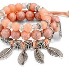 Heleroosade pärlite ja hõbedaste lehtedega käevõru