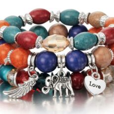 Värviliste pärlite ja hõbedaste detailidega käevõru