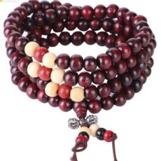 Puidust pärlitega käevõru, punakaspruun