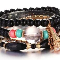 Mustade kivikeste ja kuldsete detailidega naiste käevõru