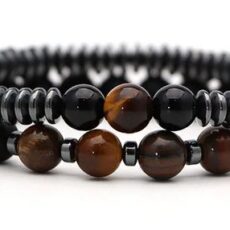 Must kivikestega käevõru tiigrisilmaga